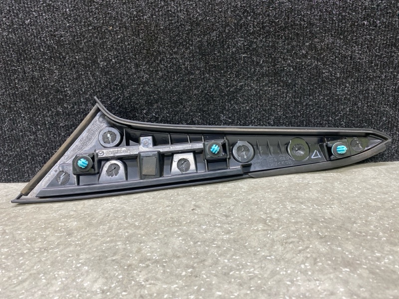 Накладка крышки багажника правая CX-30 19- 2021 2.5L