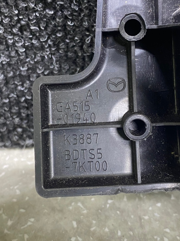 Подушка безопасности в колени правая CX-30 19- 2021 2.5L