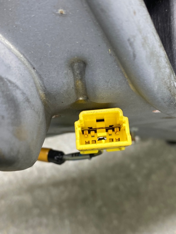 Подушка безопасности в колени правая CX-30 19- 2021 2.5L