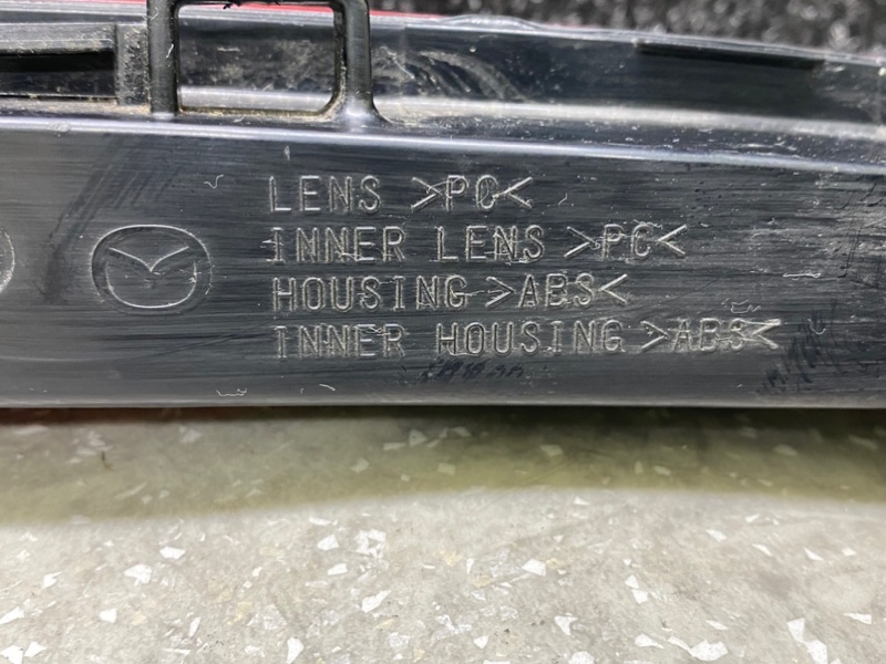 Стоп-сигнал CX-30 19- 2021 2.5L