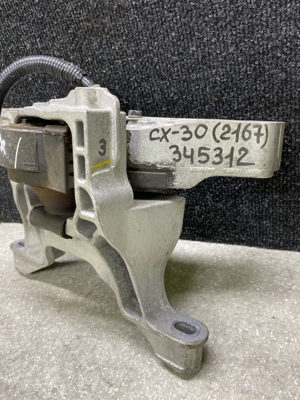 Подушка двигателя правая CX-30 19- 2021 2.5L