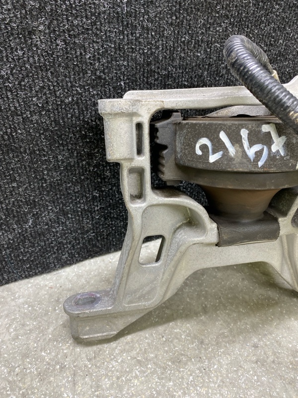 Подушка двигателя правая MAZDA CX-30 19- 2.5L