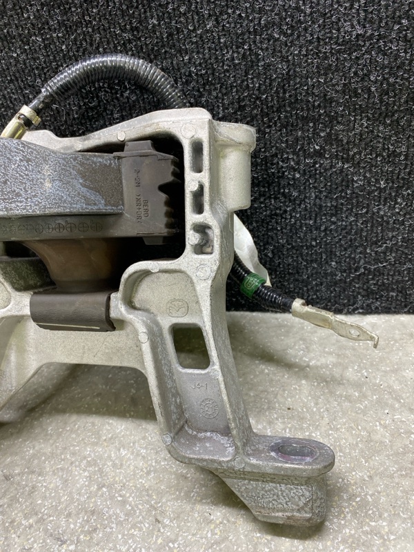 Подушка двигателя правая CX-30 19- 2021 2.5L