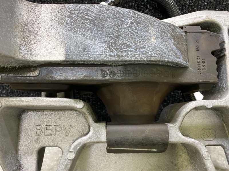 Подушка двигателя правая CX-30 19- 2021 2.5L