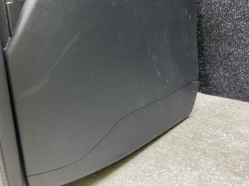 Подлокотник CX-30 19- 2021 2.5L Подлокотник CX-30 19- 2021 2.5L