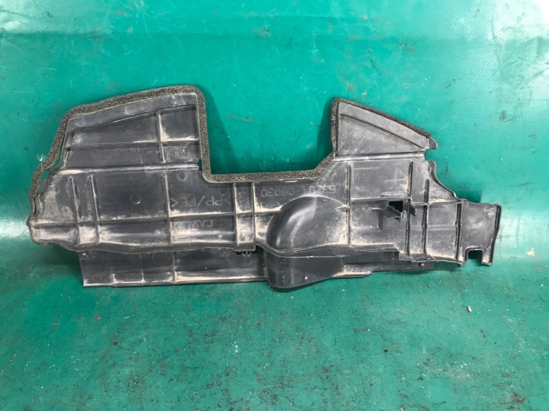Дефлектор радиатора левый TOYOTA CAMRY 40 06-11 2.4 2AZFE
