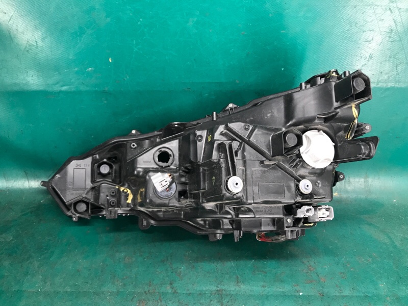 Фара правая LEXUS UX 200 18-