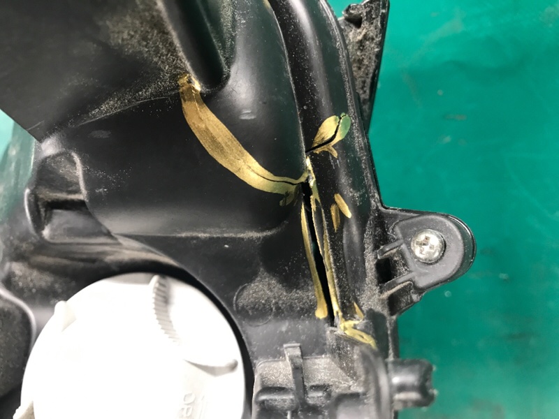 Фара правая UX 200 18-