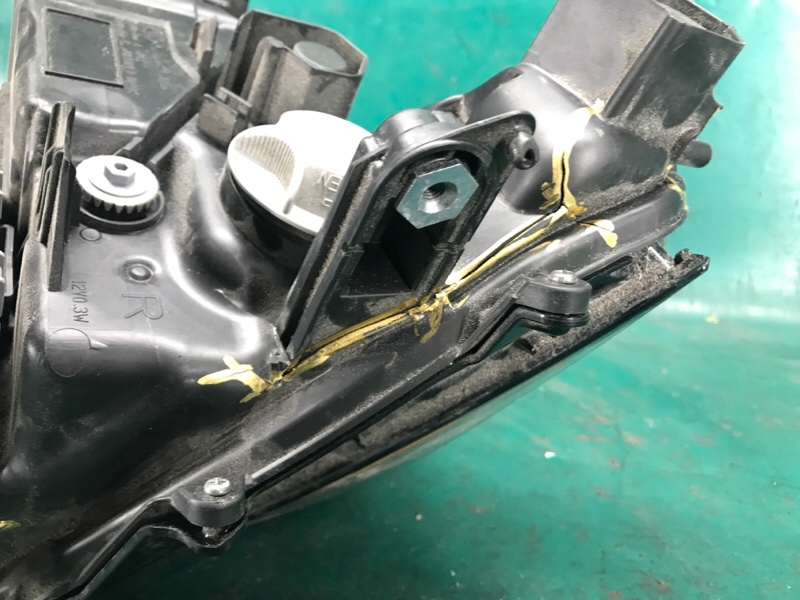 Фара правая UX 200 18-