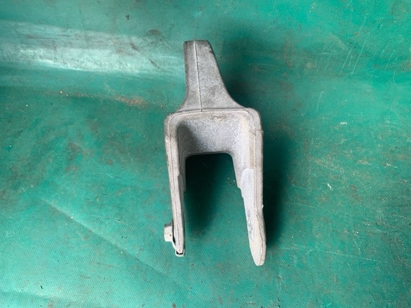 Кронштейн КПП левый PATRIOT 10-17 2016 2.0 ECN