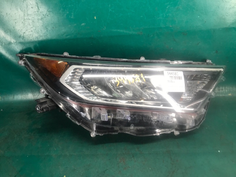 Фара правая TOYOTA RAV4 18- 81130-42810 Б/У