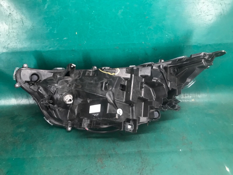 Фара правая TOYOTA RAV4 18-