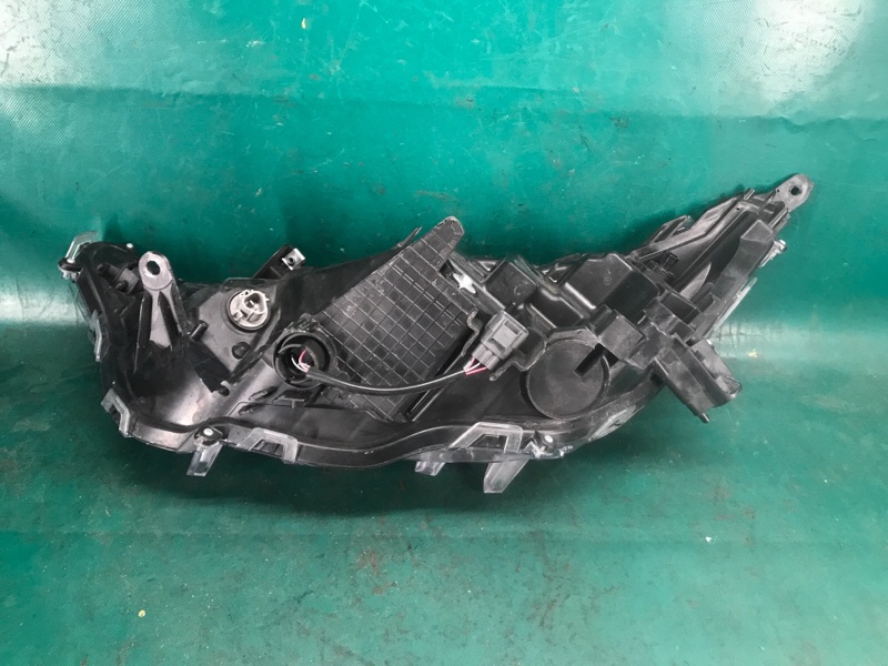 Фара правая RAV4 18-