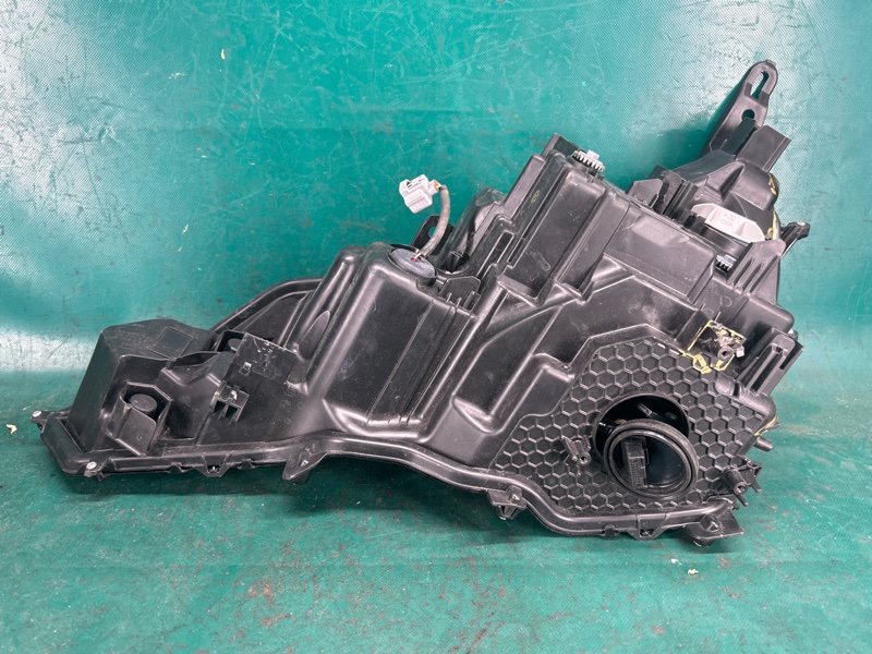 Фара правая LEXUS UX 200 18-