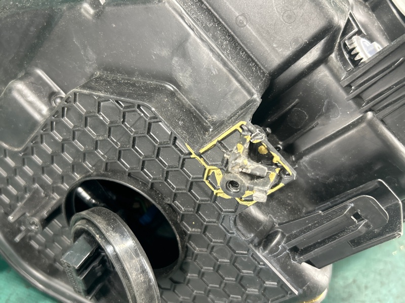 Фара правая UX 200 18-