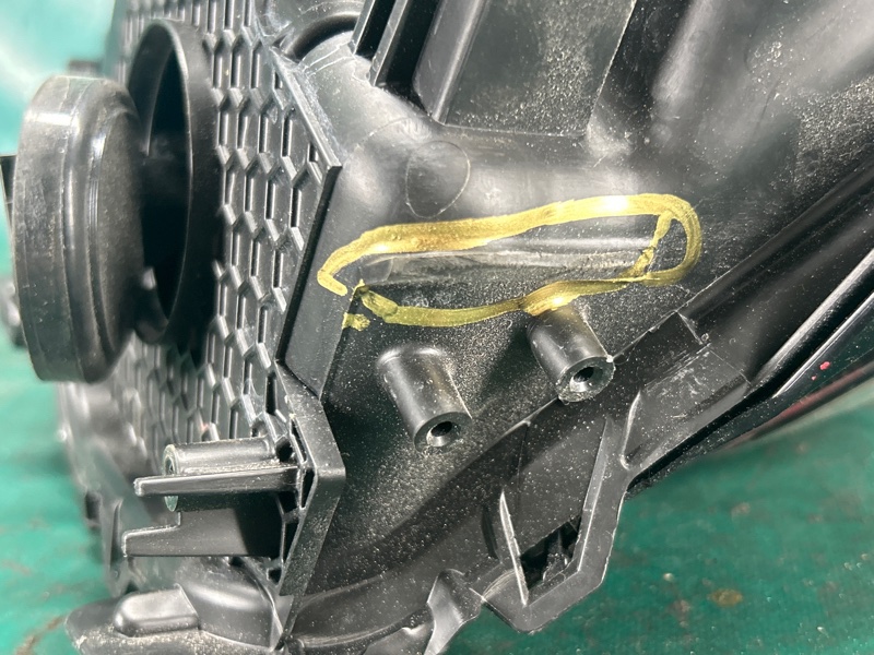 Фара правая UX 200 18-