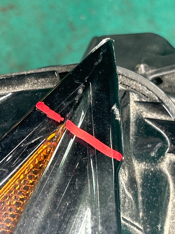 Фара правая UX 200 18-