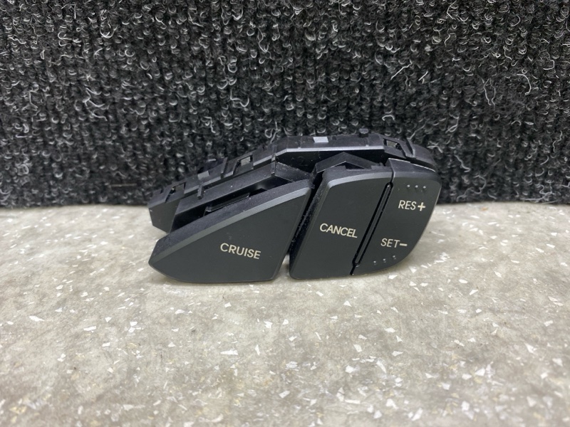 Кнопки на руль правые HYUNDAI ELANTRA MD 10-15 2013 1.8 G4NB 96700-3X801RY Б/У