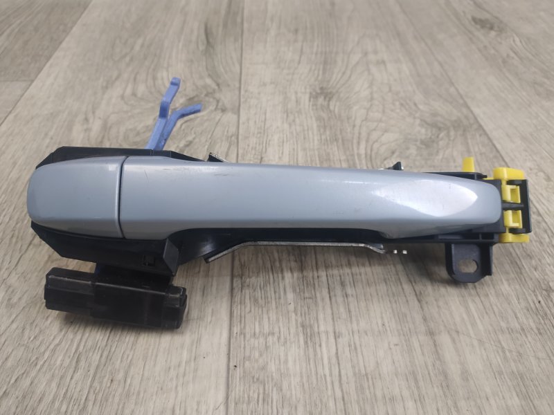 Запчасть ручка двери наружная задняя левая TOYOTA PRIUS - 30 09-17 69211-74020-B0 Б/У Ручка двери наружная задняя левая TOYOTA PRIUS - 30 09-17 69211-74020-B0 Б/У