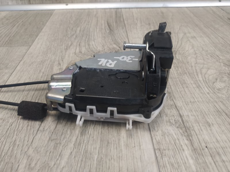 Замок двери задний левый TOYOTA PRIUS - 30 09-17 Замок двери задний левый TOYOTA PRIUS - 30 09-17