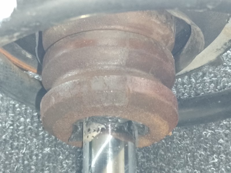 Амортизатор передний правый TOYOTA SIENNA 03-10 Амортизатор передний правый TOYOTA SIENNA 03-10