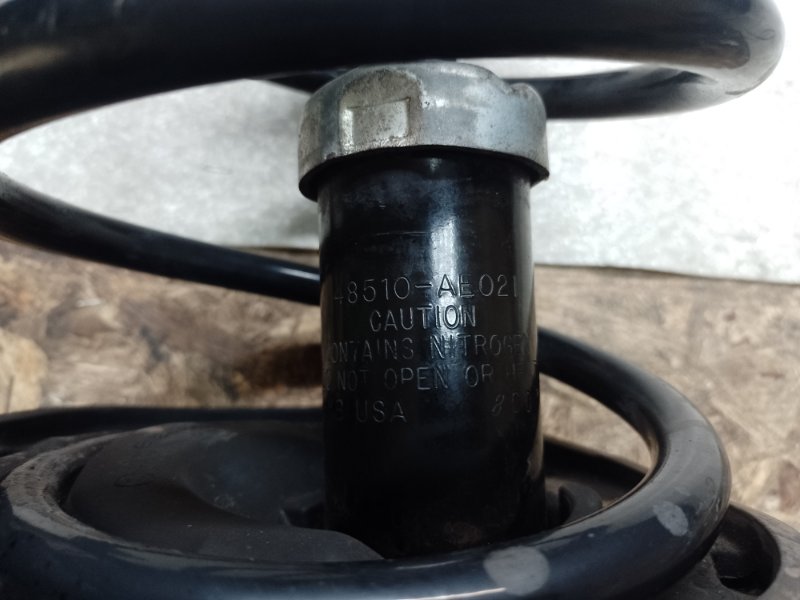 Амортизатор передний правый SIENNA 03-10 Амортизатор передний правый SIENNA 03-10