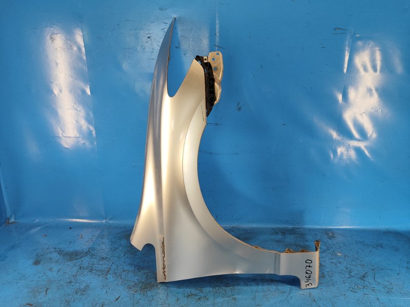 Крыло переднее правое HONDA CIVIC 4D 06-11 60211-SNB-J00ZZ Б/У