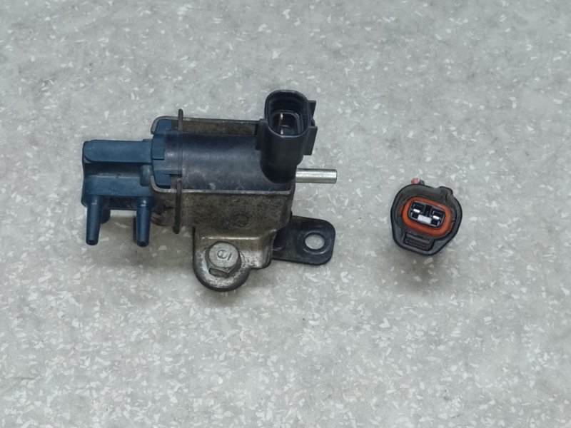 Клапан электромагнитный (вакуумный) TOYOTA SIENNA 03-10 90910-12204 Б/У