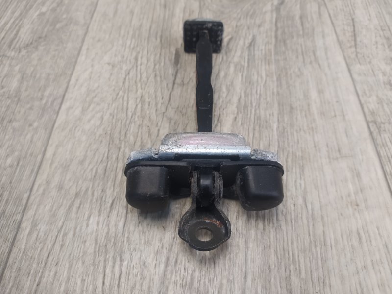 Ограничитель двери задний левый KIA SORENTO UM 14- 2.4 G4KJ Ограничитель двери задний левый KIA SORENTO UM 14- 2.4 G4KJ