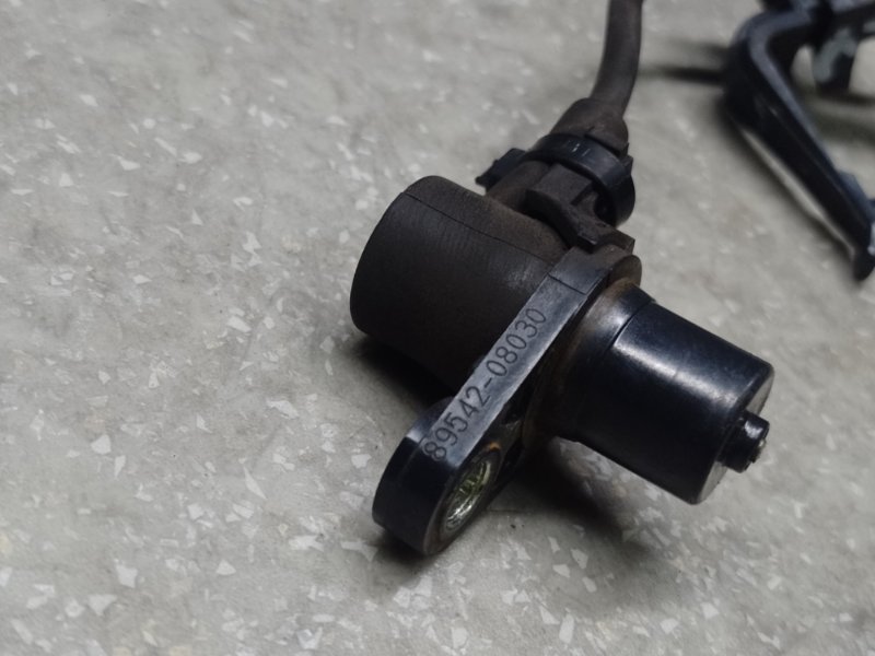 Датчик ABS передний правый SIENNA 03-10