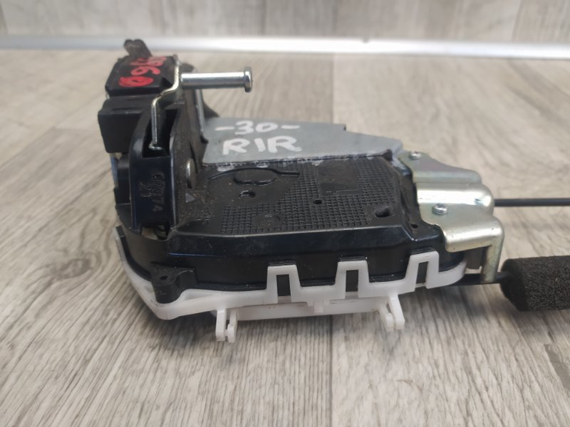 Замок двери задний правый PRIUS - 30 09-17 Замок двери задний правый PRIUS - 30 09-17
