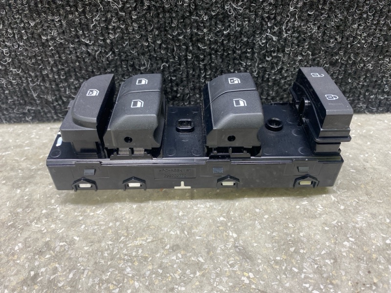 Блок управления стеклоподъемниками передний левый KIA SOUL SK3 19- 2021 G4FJ 1.6 93571-K0201 Б/У