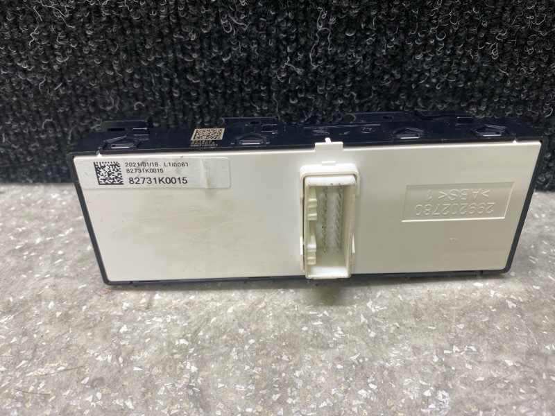 Блок управления стеклоподъемниками передний левый KIA SOUL SK3 19- G4FJ 1.6