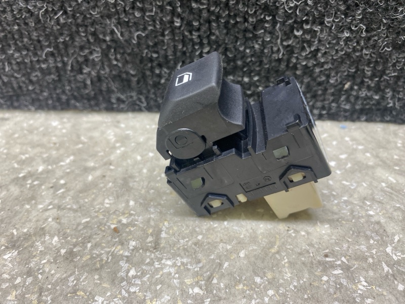 Кнопка стеклоподъемника задняя SOUL SK3 19- 2021 G4FJ 1.6