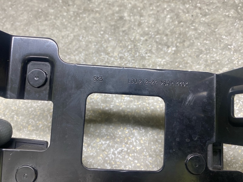 Кронштейн датчика слепых зон задний правый KIA SOUL SK3 19- G4FJ 1.6