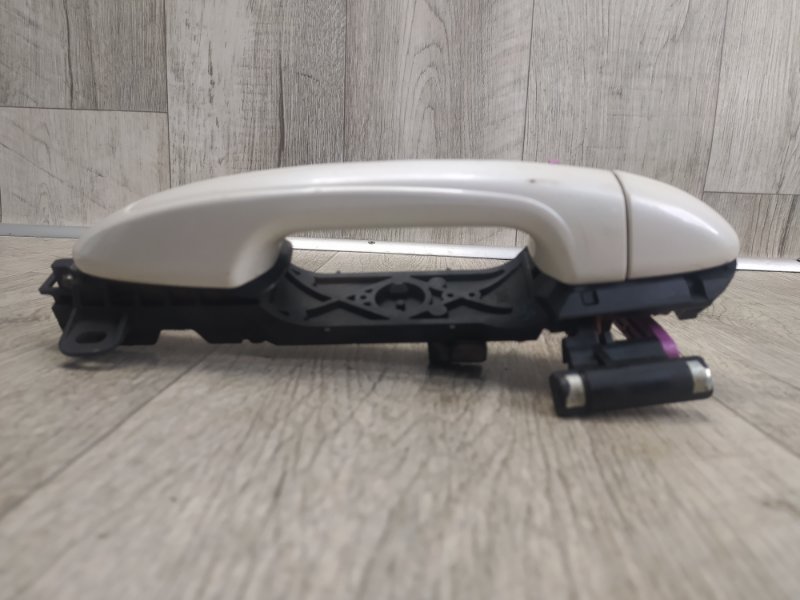 Ручка двери наружная задняя правая RAV4 13-19 Ручка двери наружная задняя правая RAV4 13-19