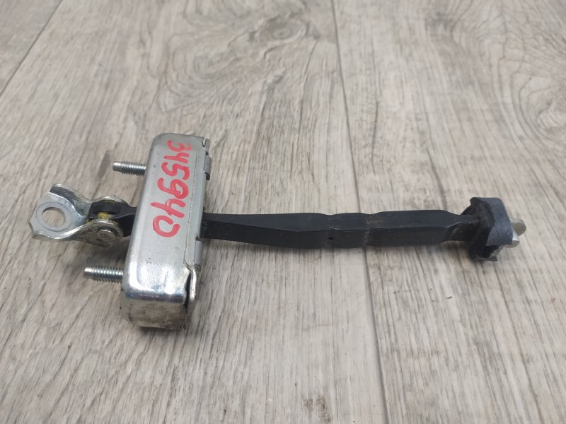 Запчасть ограничитель двери передний левый TOYOTA CAMRY 70 17- 2019 2.5 A25AFKS 6861006152 Б/У Ограничитель двери передний левый TOYOTA CAMRY 70 17- 2019 2.5 A25AFKS 6861006152 Б/У