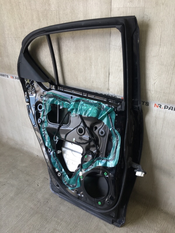 Дверь задняя левая CT200 11-17 2013 1.8 2ZRFXE