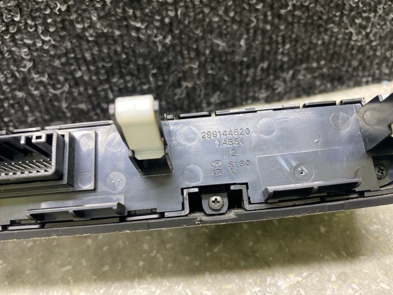 Блок управления подогревом сидений передний SORENTO UM 14- 2015 2.4 G4KJ