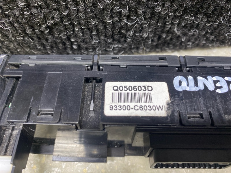 Блок управления подогревом сидений передний SORENTO UM 14- 2015 2.4 G4KJ