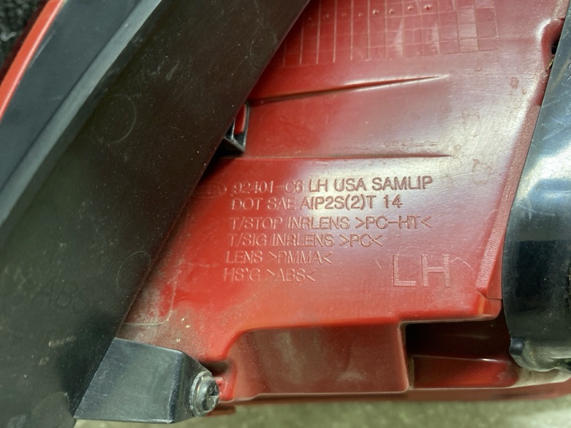 Фонарь наружный левый SORENTO UM 14- 2015 2.4 G4KJ Фонарь наружный левый SORENTO UM 14- 2015 2.4 G4KJ