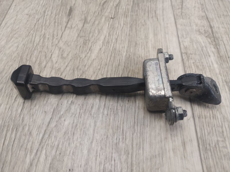 Ограничитель двери задний левый LEGACY BN 14-18 2014 2.5 FB25B