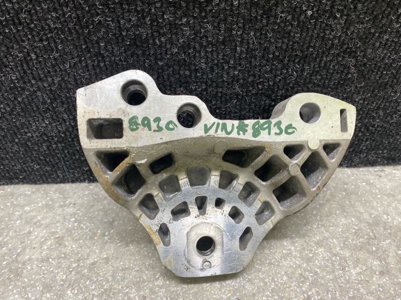 Кронштейн опоры двигателя правый SORENTO UM 14- 2015 2.4 G4KJ