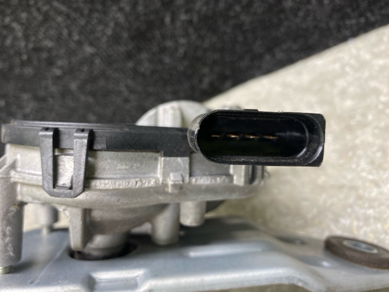 Моторчик стеклоочистителя передний KIA SORENTO UM 14- 2.4 G4KJ Моторчик стеклоочистителя передний KIA SORENTO UM 14- 2.4 G4KJ