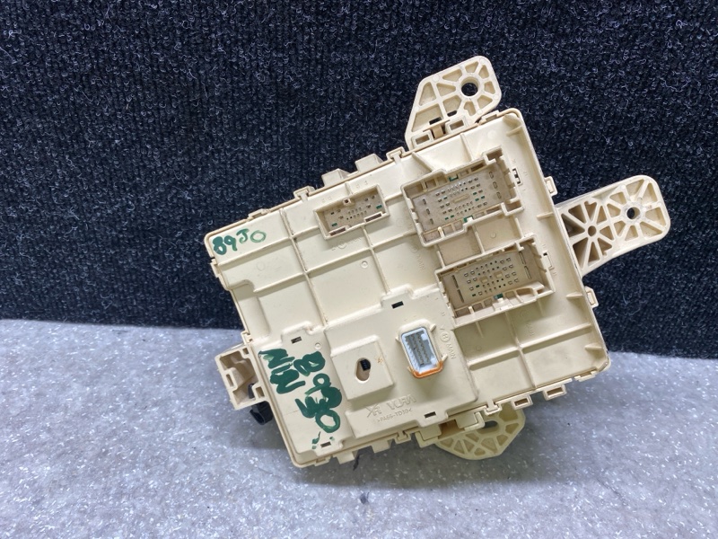 Блок предохранителей салон SORENTO UM 14- 2015 2.4 G4KJ Блок предохранителей салон SORENTO UM 14- 2015 2.4 G4KJ