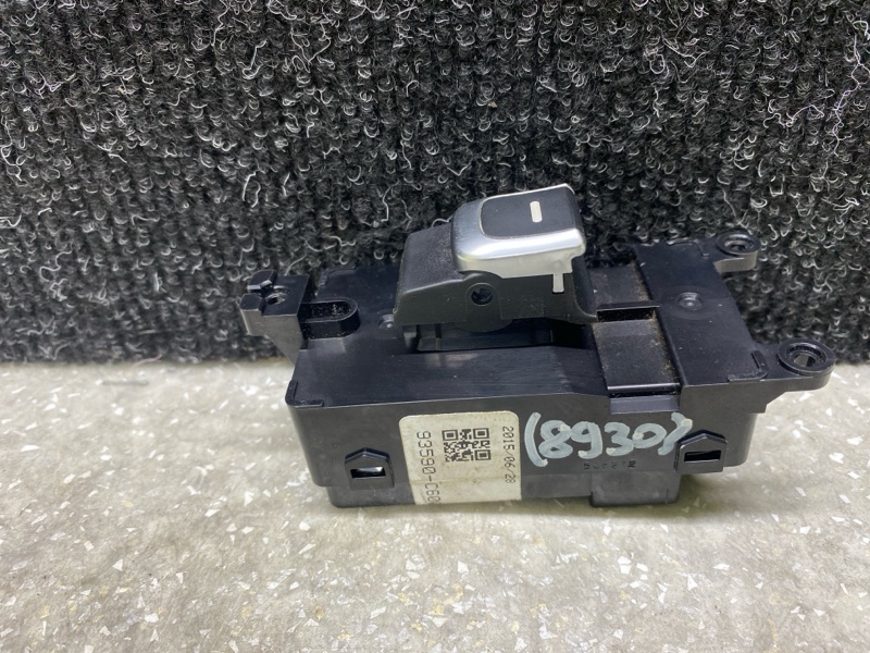 Кнопка стеклоподъемника задняя SORENTO UM 14- 2015 2.4 G4KJ