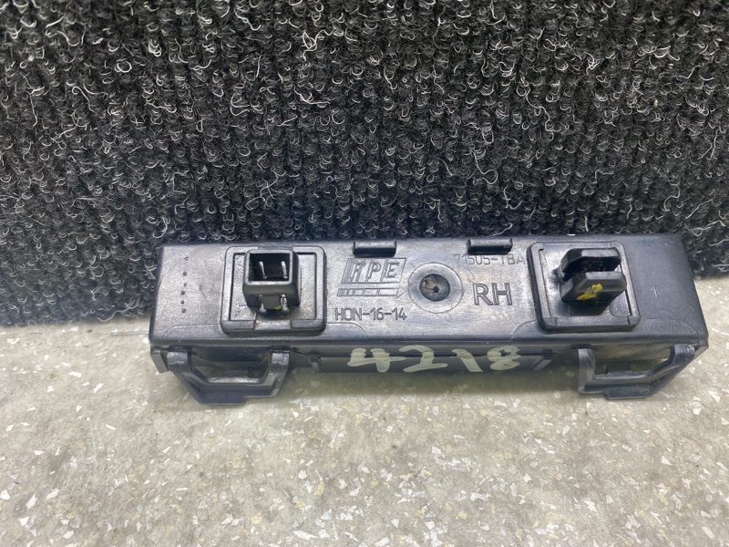 Кронштейн заднего бампера правый HONDA CIVIC FC/FK 15- 2019 2.0L 4 71505-TBA-A00 Б/У