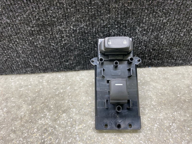 Кнопка стеклоподъемника передняя правая HONDA CIVIC FC/FK 15- 2019 2.0L 4 35760-TBA-A11 Б/У