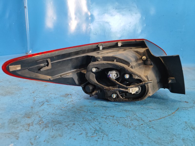 Фонарь наружный правый 6 GJ 12-