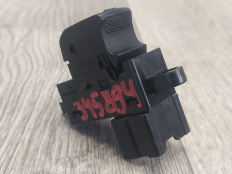 Кнопка стеклоподъемника передняя TIIDA/VERSA C11 04-11